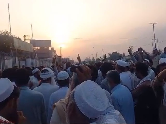 Police action on teachers' sit-in in Peshawar, 60 arrested Photo screen grab