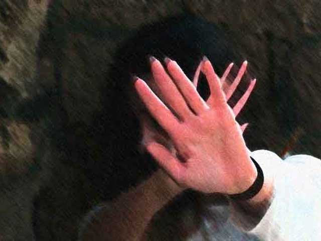 A rickshaw driver attempted to molest a student in Lahore