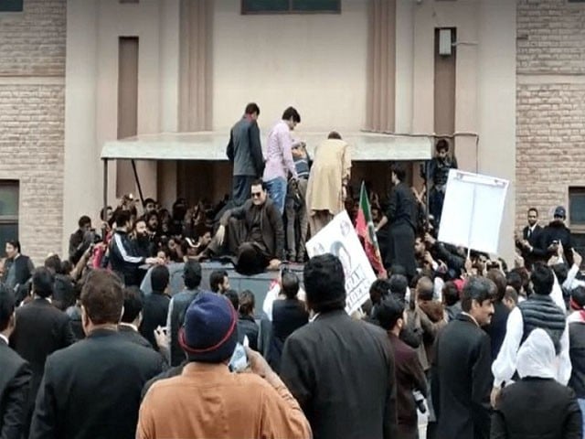 Extension of bail in 3 terrorism cases against Chairman PTI Judicial complex riot cases were heard in the Anti-Terrorism Court (Photo: File)
