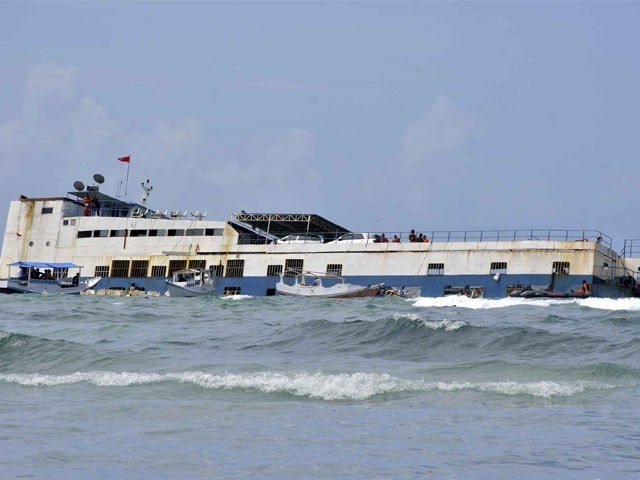 Boat sinks in Indonesia, 15 dead The search for the missing persons is going on: Photo: Social Media