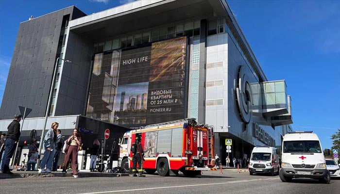 4 people died after a hot water pipe burst in a shopping mall