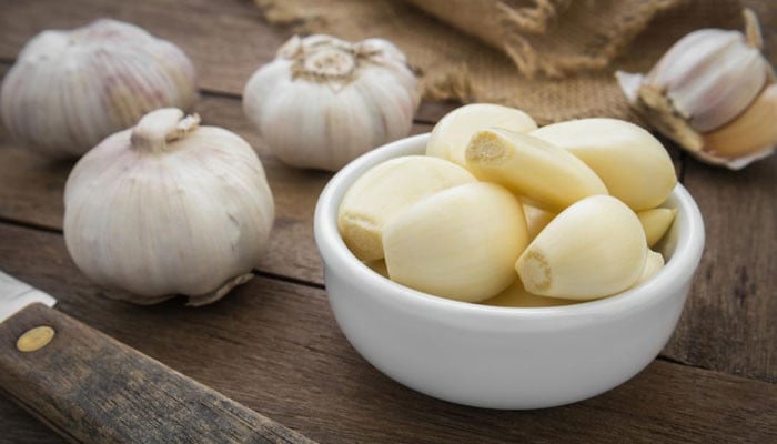 7 Surprising Health Effects of Eating Garlic Daily