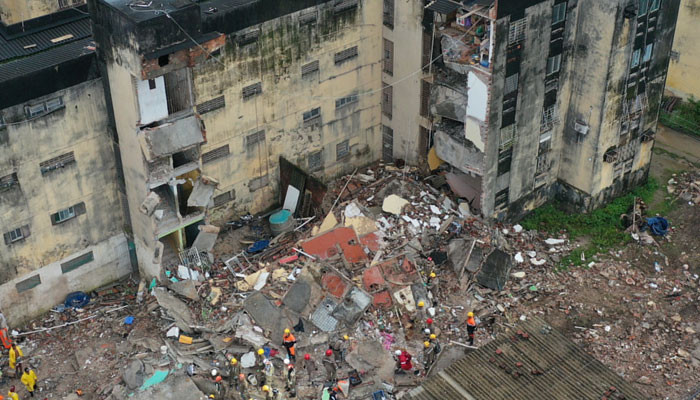 8 people were killed when a four-storey residential building collapsed in Brazil