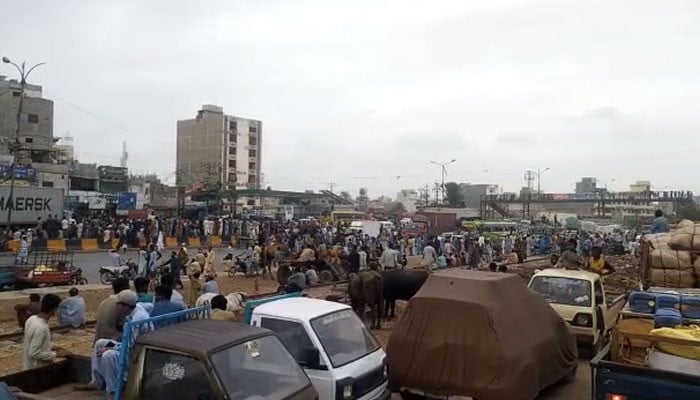 Citizens protest on Maripur road against water and electricity shutdown