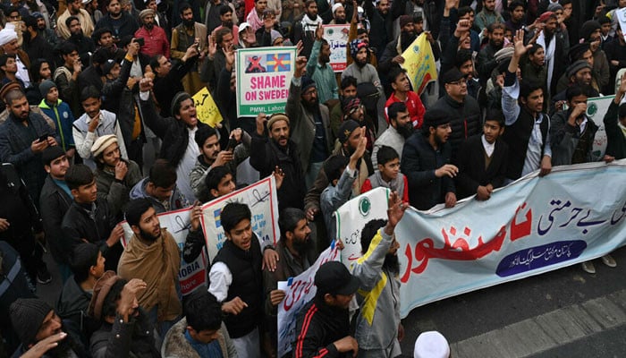 Demonstrations and rallies in big and small cities of the country on the Holy Quran Day