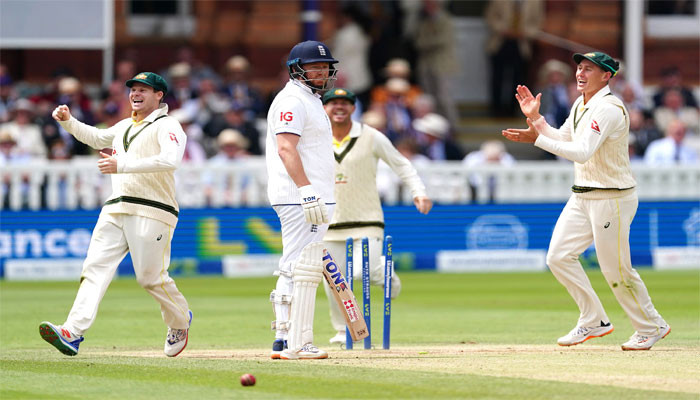 England piled up for 237 in the first innings, 6 catches by the Australian captain