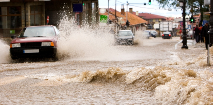 Heavy rains and floods in China have disrupted the life system