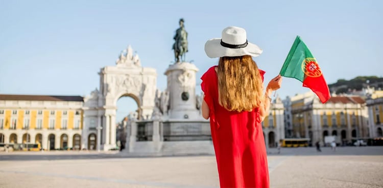 How do visitors to Portugal get visas?