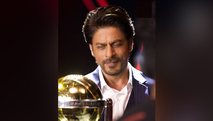 ICC shared a picture of Shah Rukh Khan with the World Cup trophy