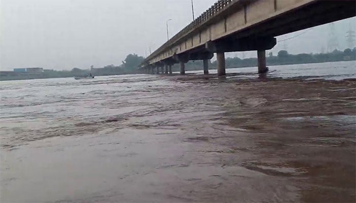 Increase in flood water at Head Chenab