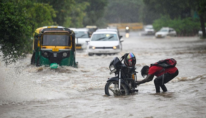 India, 100 people killed in rains and floods