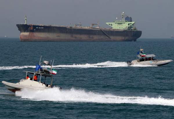 Iran seizes oil smuggling ship