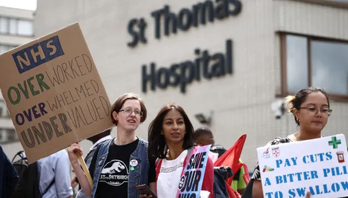 Junior doctors strike in England, stop work