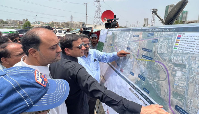 Mayor Karachi inaugurated the construction of bridge on Korangi Causeway