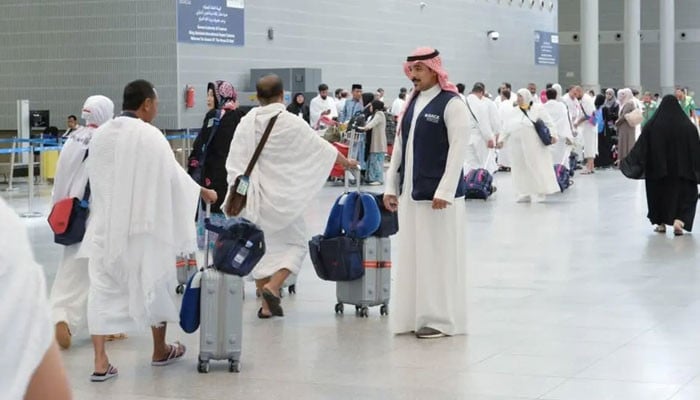 Pilgrims start their departure from Makkah to Madinah