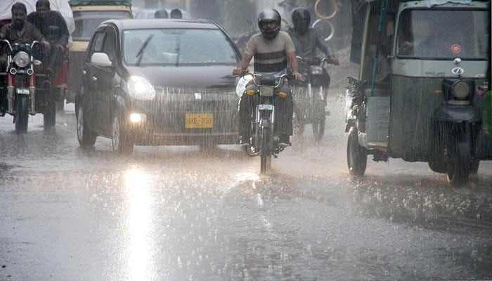 Rain in different areas of Karachi, risk of urban flooding