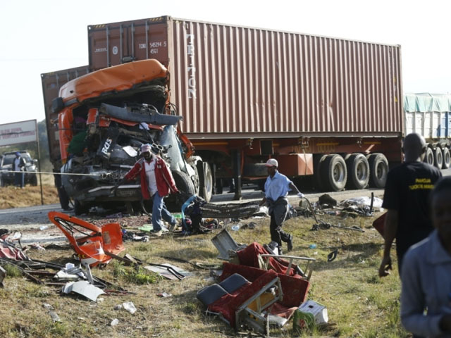 Speeding lorry crushes pedestrians and vehicles in Kenya;  55 killed