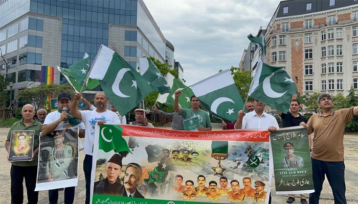 Stabilization of Pakistan rally on European Commission, community participation in large numbers