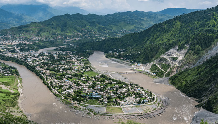 The rope of the dolly built on the river Jhelum broke