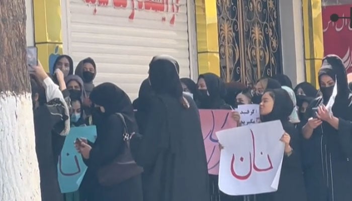 Women protest in Kabul against the closure of beauty parlors