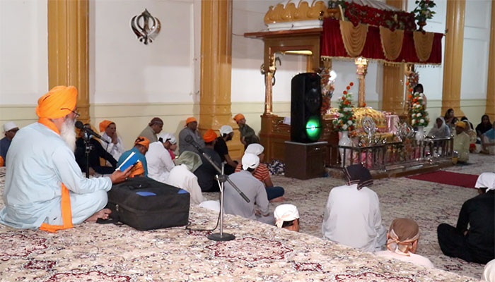 Worship was stopped in the Gurdwara, extortion was demanded from the administration