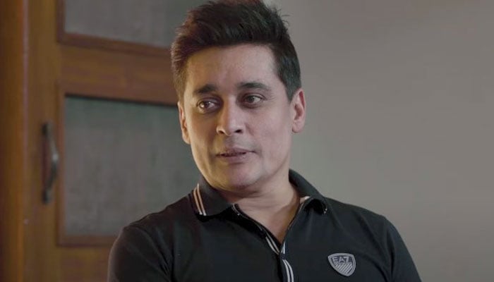 Sahir Lodhi became overwhelmed while revealing the financial difficulties faced by his parents Screen grab