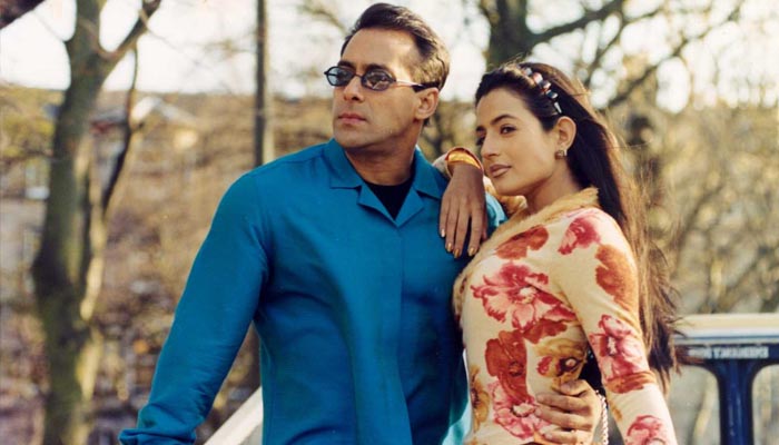 Salman Khan and Ameesha Patel have a style in the movie Yeh Hai Jalwa