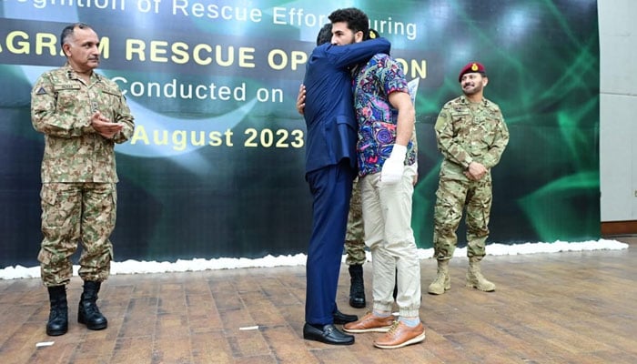 Nation's greetings to the rescue participants in Batagram Nation's greetings to the rescue participants in Batagram