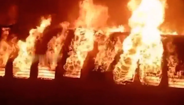 10 people died due to fire in the coach of the train Photo courtesy of Indian Media