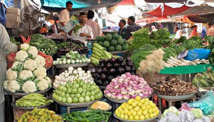 Citizens are worried because of the expensive items in the bazaars of Karachi File photo