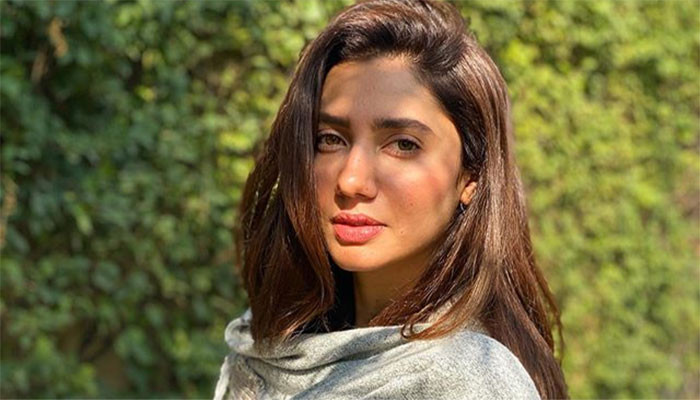 Mahira Khan's visit to vocational center to help migrant women