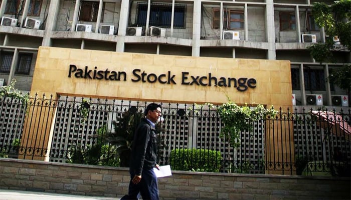Severe bearish trend in Pakistan Stock Exchange Pakistan Stock Exchange—File photo