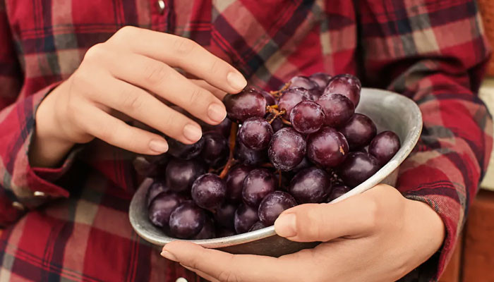 2 cups of grapes a day may help prolong life, new study