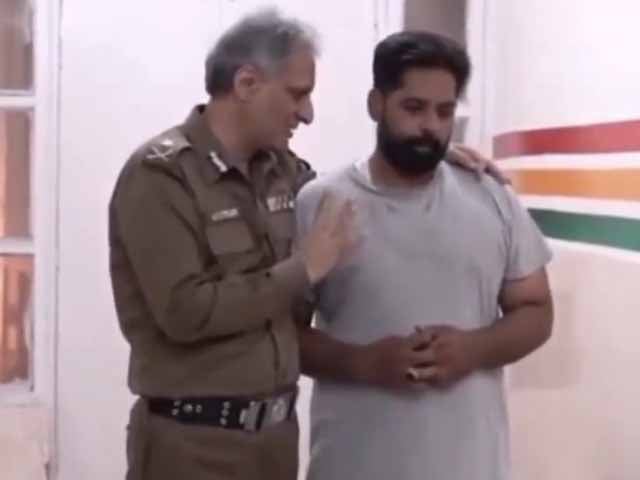 IG Punjab meeting with abusive police officer