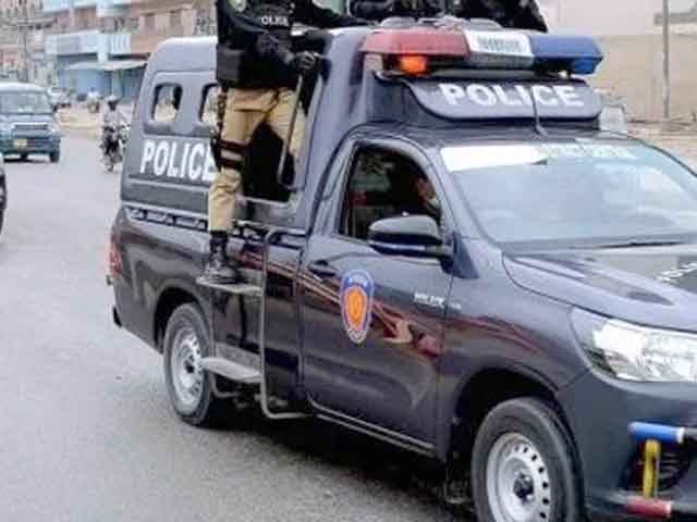 Karachi Police raided a den of prostitution, many women and men were arrested