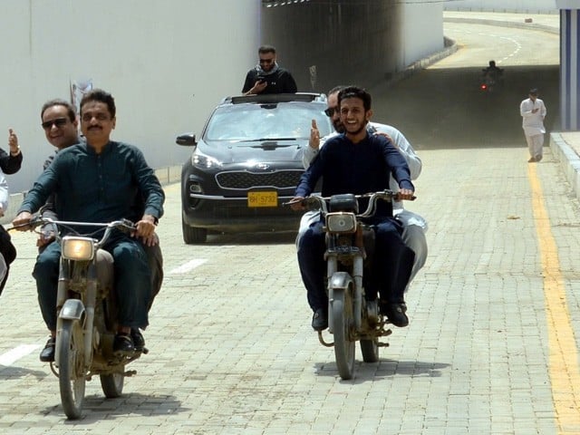 Mayor Karachi inaugurated the Johor Chowringhee Underpass —Photo: Express News
