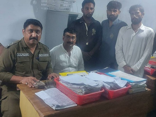 Kidnap-for-ransom drop scene in Kahana, the kidnapper himself gets involved in the drama Photo: The accused who faked his kidnapping, Allah Dutta and his two companions are in police custody