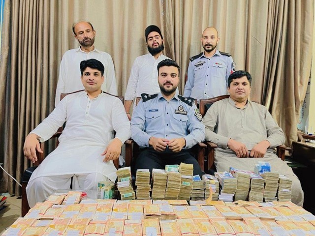 Suspects who ran a large network of referral handi were arrested in Rawalpindi Photo Express