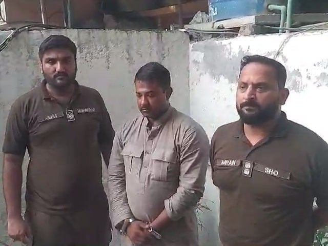 Lahore; Accused who killed three young half-brothers for property arrested The accused was on the run for six years and was arrested by the defense with the help of modern technology, police (Photo: Screen grab)