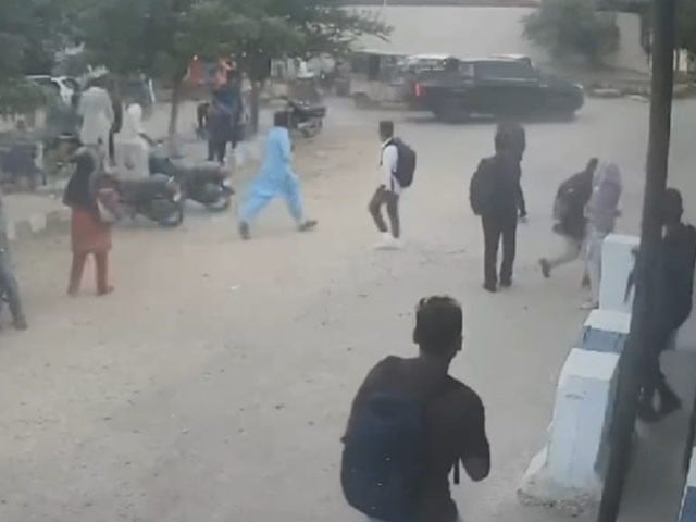 In Gulshan-e-Iqbal, the young children and civilians were trampled and escaped Photo: Video Grab