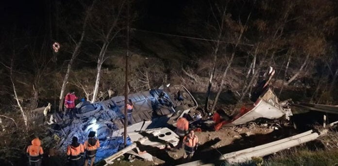 A bus fell into a ditch in Iran, 10 people were killed and 8 injured