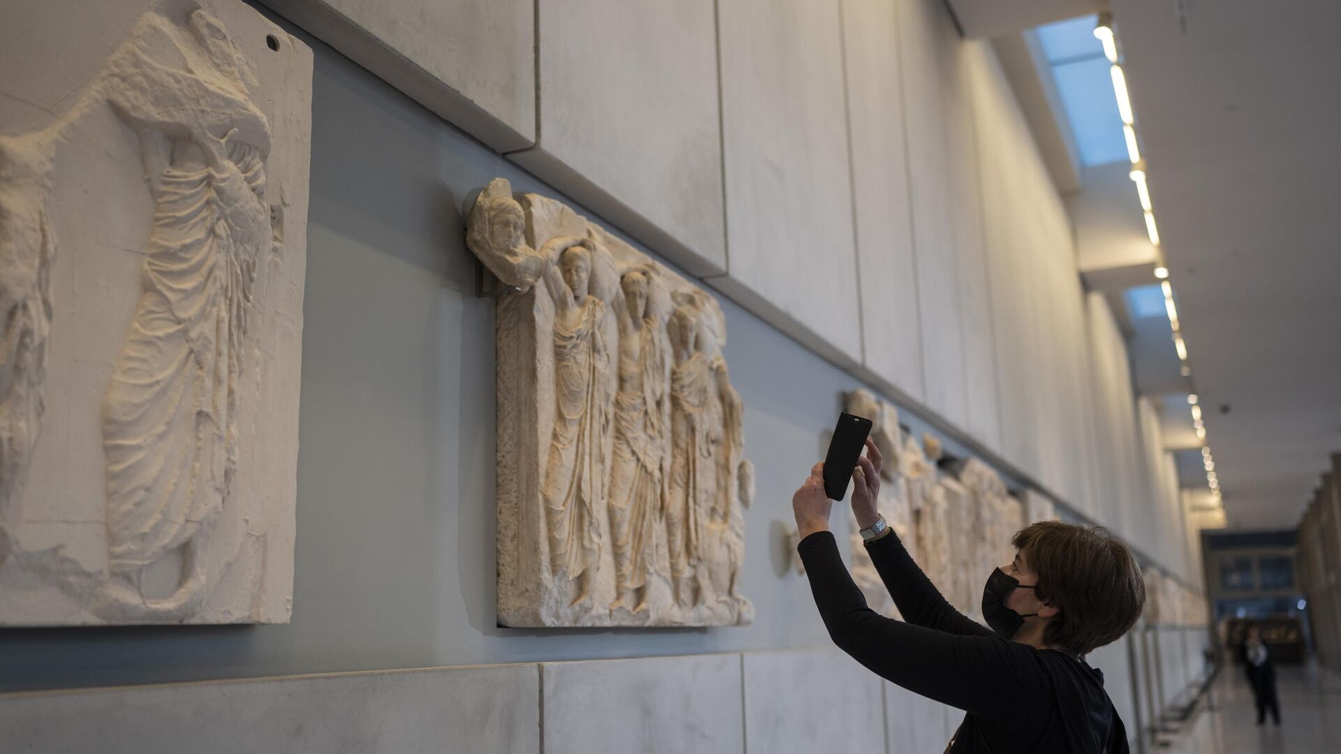 British Museum steals stolen artefacts, director resigns