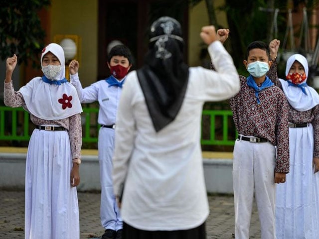 In Indonesia, a teacher cut the hair of 14 female students for not wearing hijab