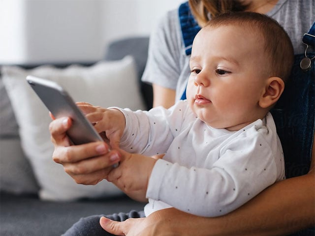 Too much smartphone viewing by young children affects development