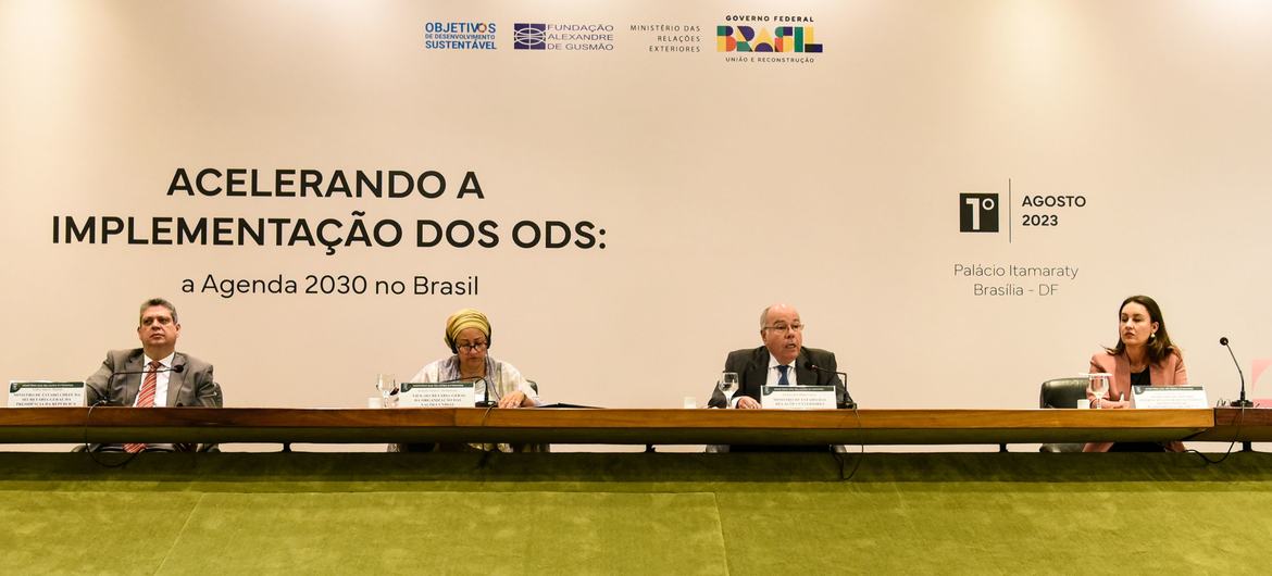 Foreign Minister Mauro Vieira (2nd right) and UN Deputy Secretary-General Amina Mohammed (2nd left), at a discussion of implementing the 2030 Agenda and the Sustainable Development Goals in Brazil. Foreign Minister Mauro Vieira (2nd right) and UN Deputy Secretary-General Amina Mohammed (2nd left), at a discussion of implementing the 2030 Agenda and the Sustainable Development Goals in Brazil.