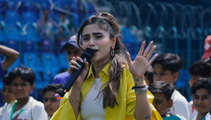 Criticism of Aima Baig's choice of dress for the inauguration ceremony