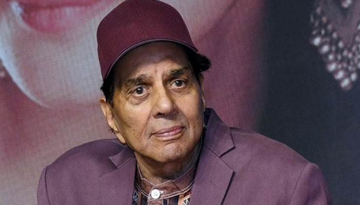 Who forced Dharmendra's employee to scold the legendary actor?