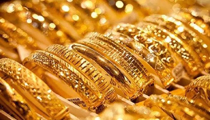The price of gold per tola in the country has decreased by Rs 700 today Photo: File