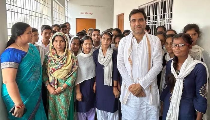 Pankaj Tripathi built a modern library in the village school Pankaj Tripathi built a modern library in the village school