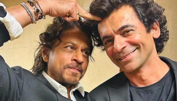 Sunil Grover's photo with Shah Rukh, Harbhajan Singh's comment